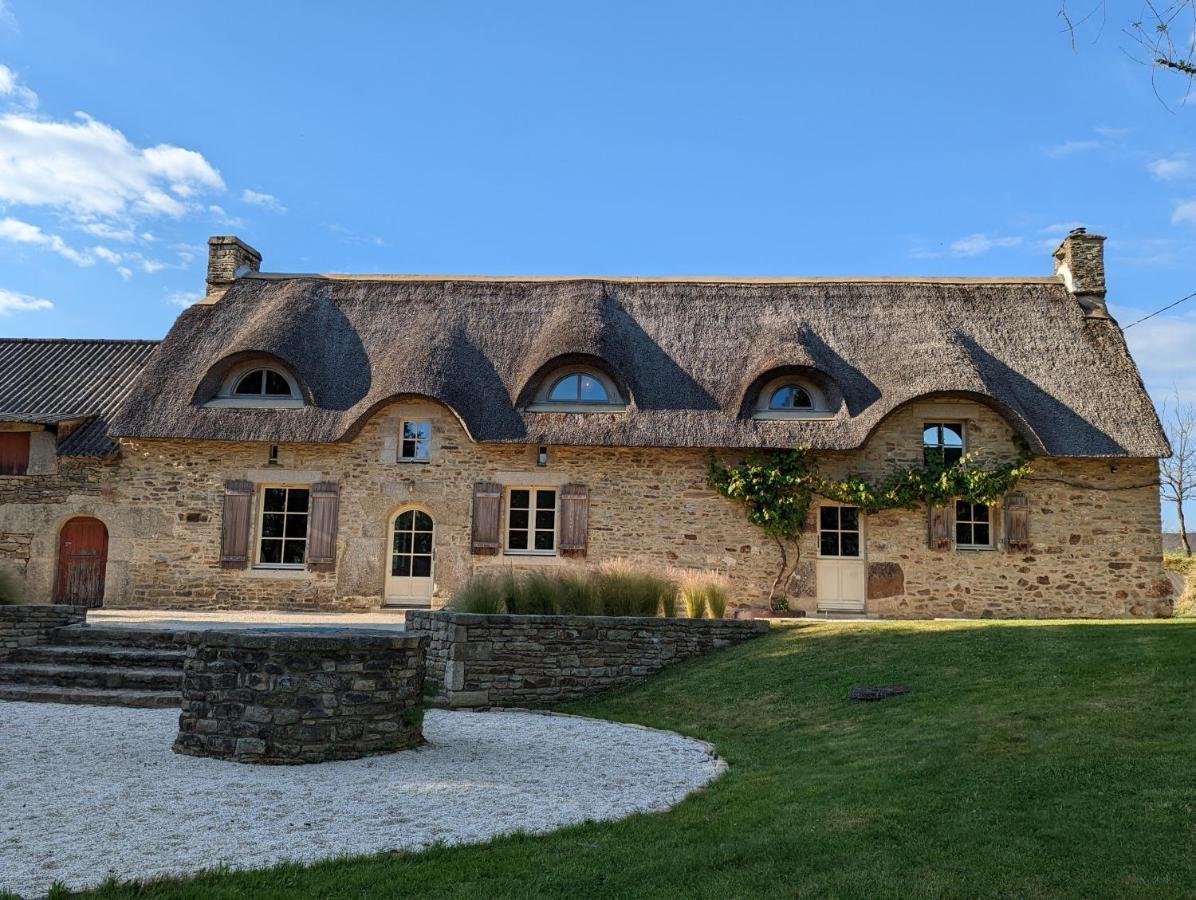 Maison Typique Bretonne Avec Toit De Chaume Camors Eksteriør bilde