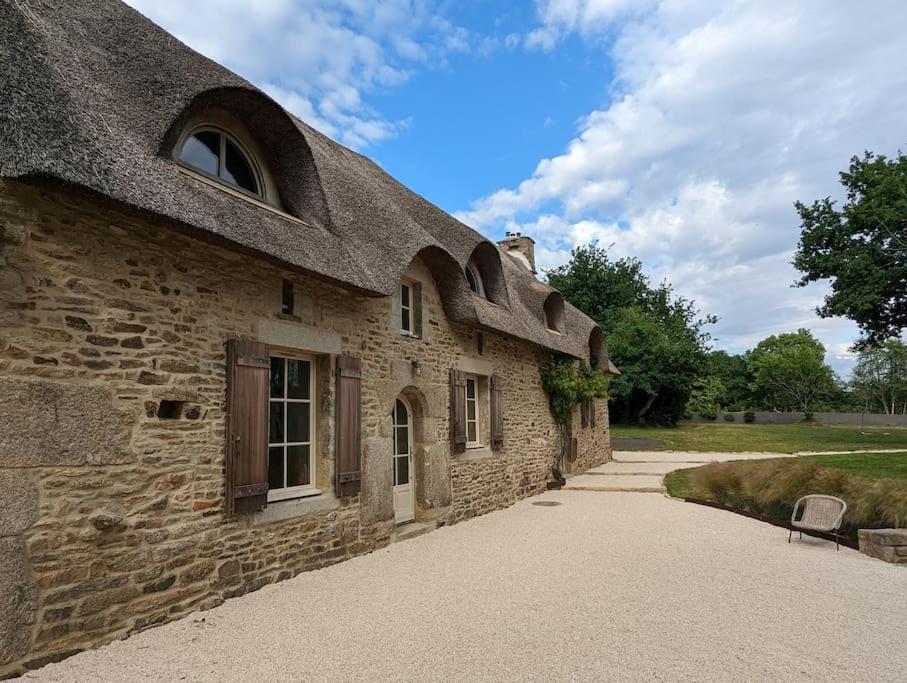 Maison Typique Bretonne Avec Toit De Chaume Camors Eksteriør bilde