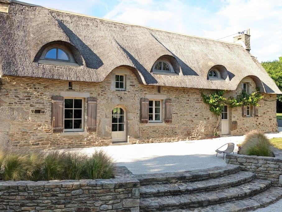 Maison Typique Bretonne Avec Toit De Chaume Camors Eksteriør bilde